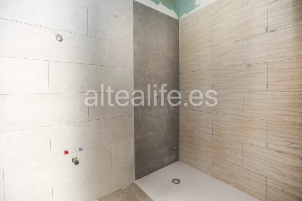 Villa de Obra Nueva en la Nucía con Piscina Privada y Vistas al Mar (28/30)