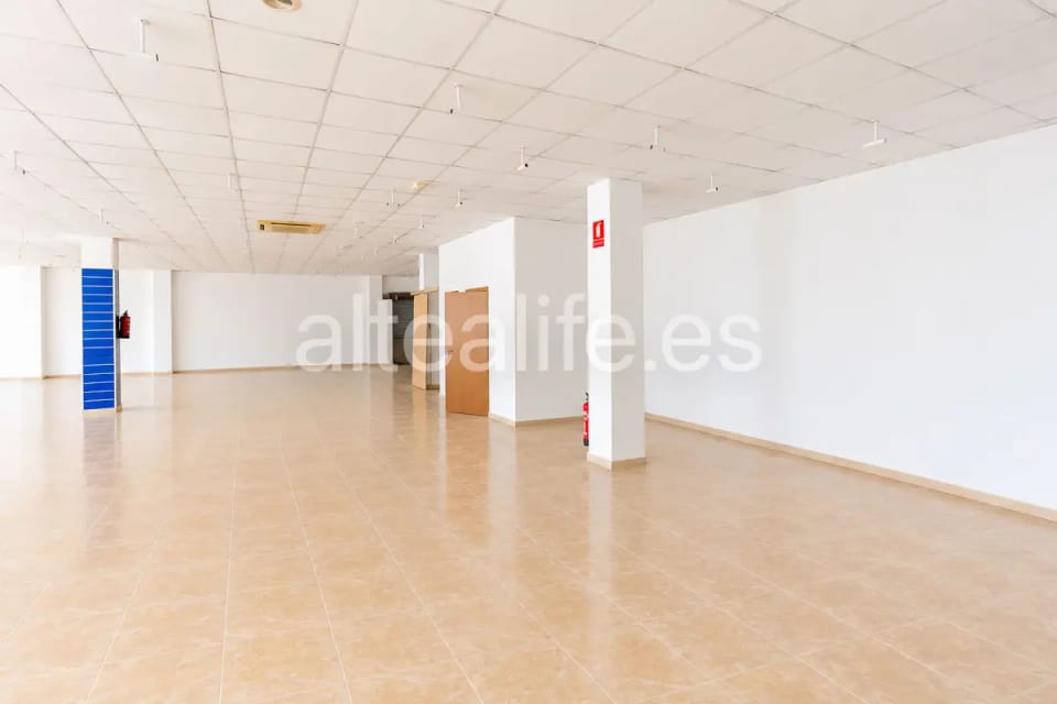 Alquiler de local Comercial de 310 m2 y amplios escaparates en Altea (6/17)