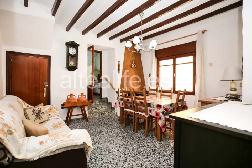 Casa de Pueblo en venta en Polop con Garaje y Buhardilla | Gran potencial en Casco Antiguo (12/30)
