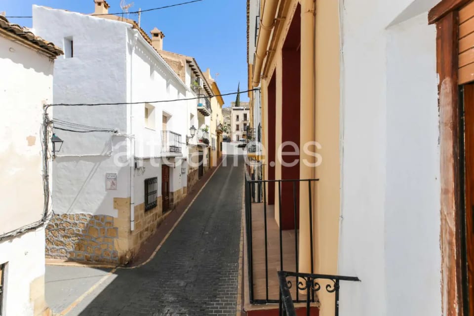 Casa de Pueblo en venta en Polop con Garaje y Buhardilla | Gran potencial en Casco Antiguo (30/30)