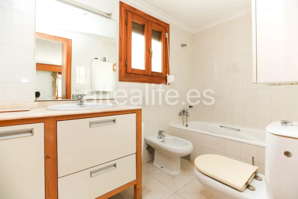 Apartamento Amplio en Venta en el Centro de Polop con Ascensor y Balcones (25/30)
