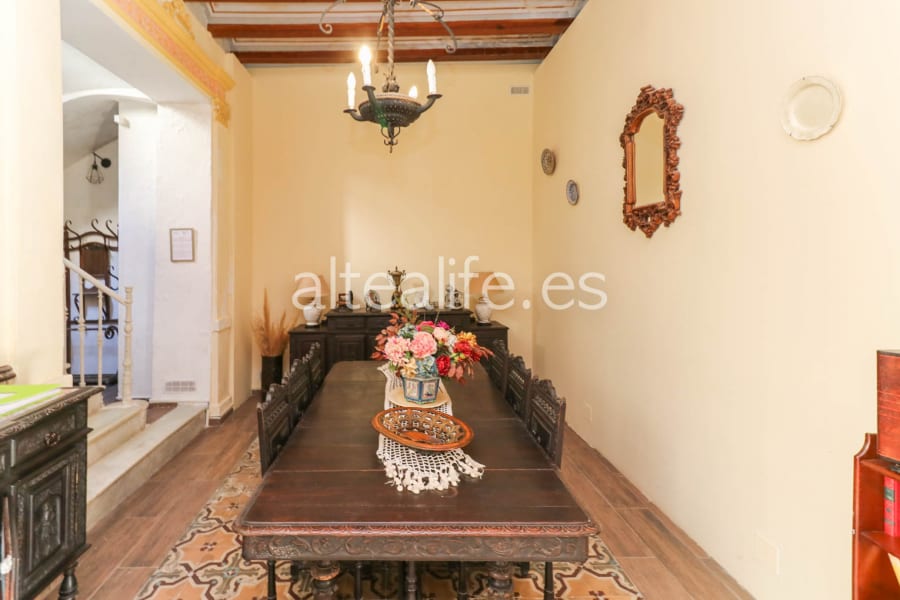 Casa de Pueblo con Piscina y Jardines en la zona de la Estación de Tren (7/30)