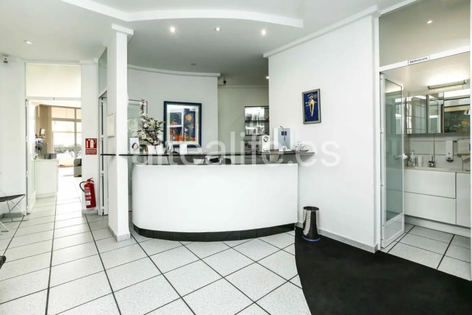 Local comercial de 515 m² con terrazas y vistas frontales al mar en Cap Negret Altea (8/30)