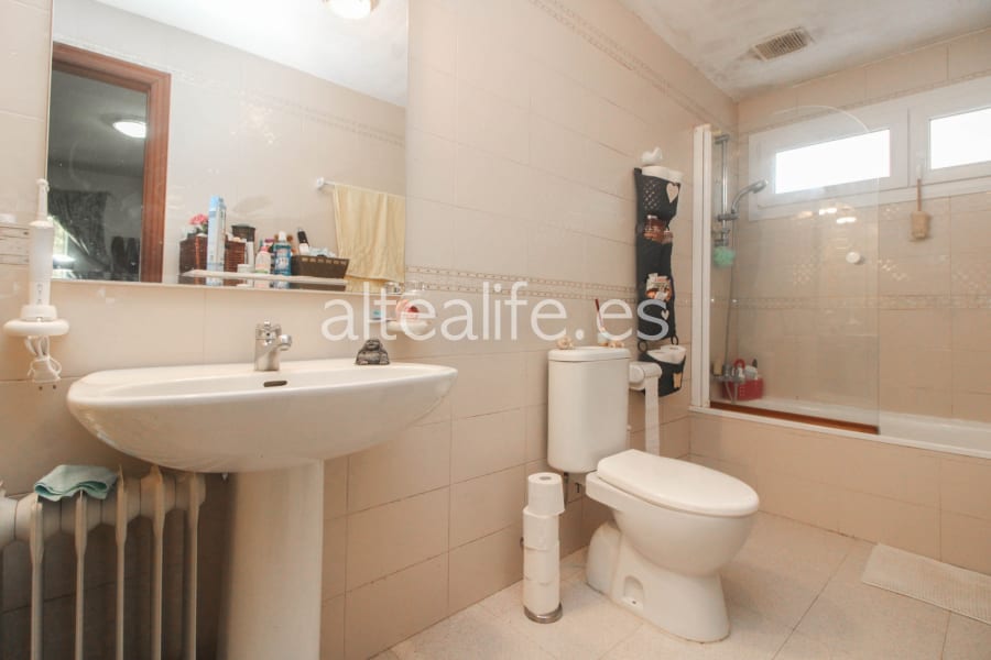Villa con 3 Dormitorios y Piscina Privada en la Urb. Santa Clara (24/30)