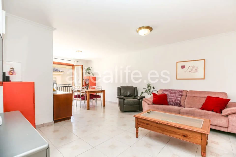 Apartamento Amplio en Venta en el Centro de Polop con Ascensor y Balcones (11/30)