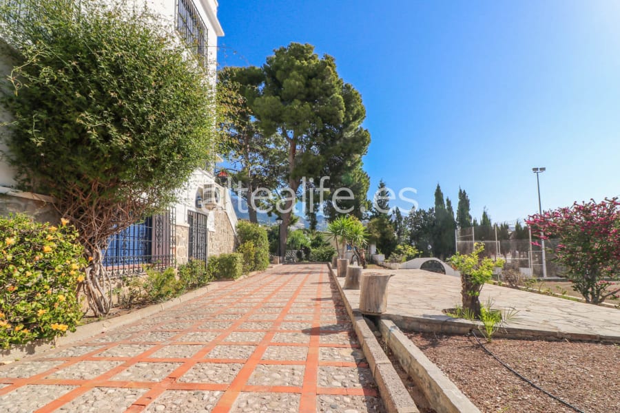 Villa con Piscina y Pista de Tenis en La Olla de Altea | 3 Parcelas y Vistas al Mar (7/30)