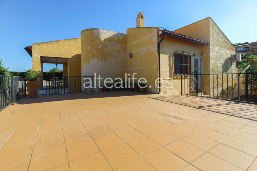 Villa con Jardín y Terrazas en la zona de Bello Horizonte (30/30)