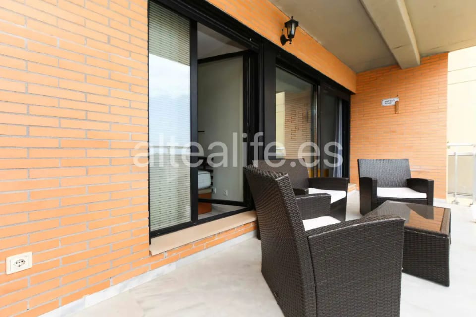 Apartamento en Venta en Cala de Finestrat con Terraza, Garaje y Vistas al Mar (25/30)