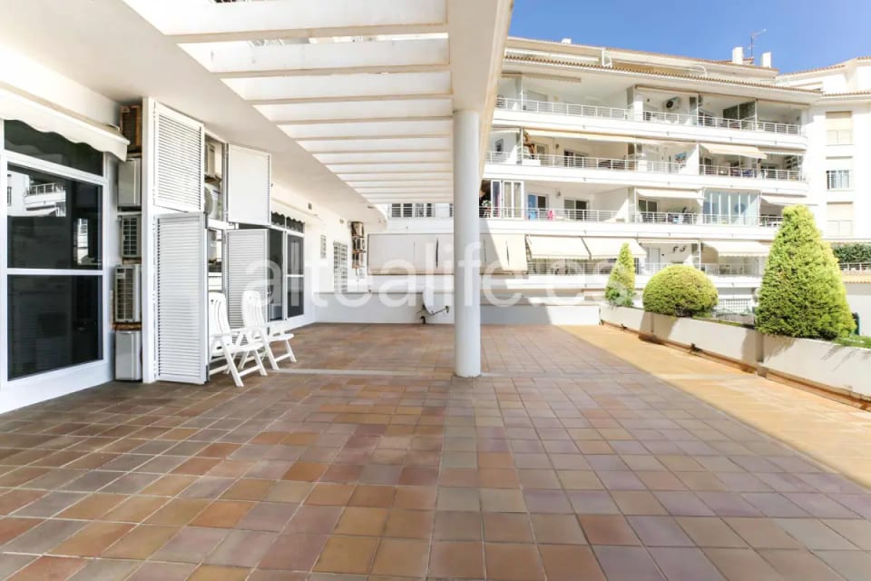 Local comercial de 515 m² con terrazas y vistas frontales al mar en Cap Negret Altea (20/30)