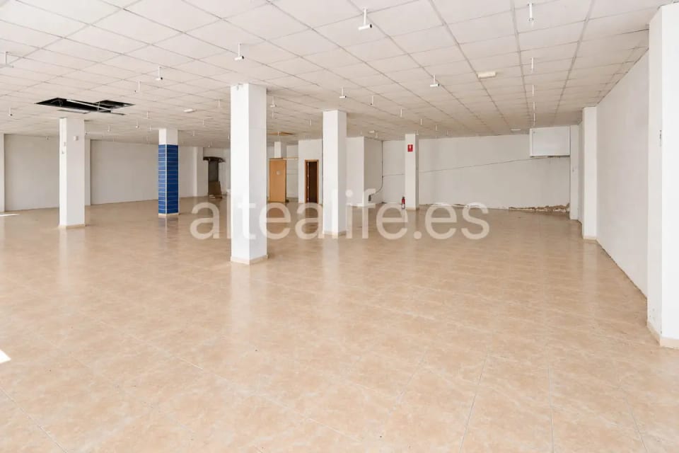 Alquiler de local Comercial de 310 m2 y amplios escaparates en Altea (15/17)