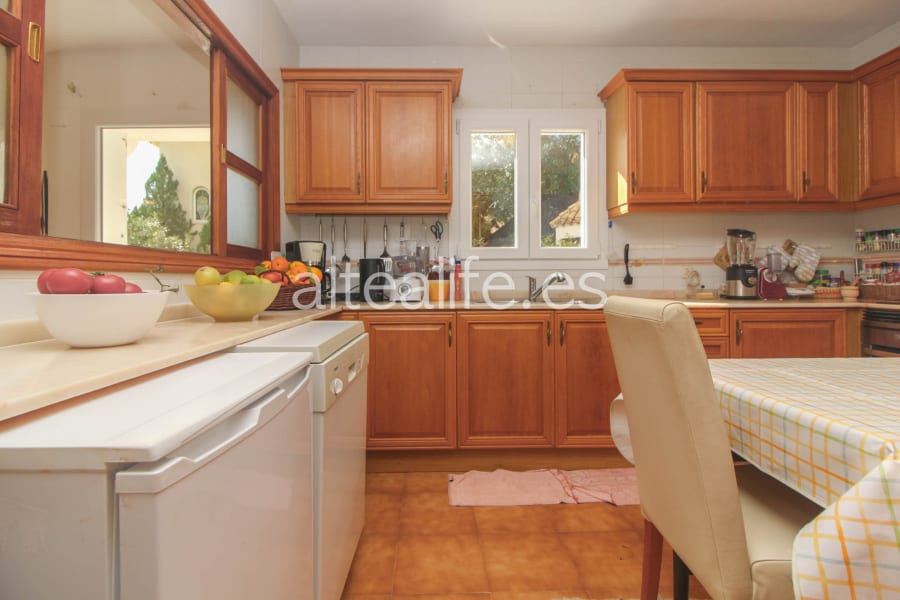 Villa con 3 Dormitorios y Piscina Privada en la Urb. Santa Clara (16/30)