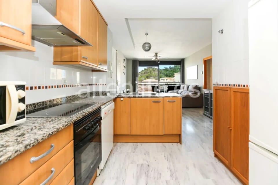 Apartamento en Venta en Cala de Finestrat con Terraza, Garaje y Vistas al Mar (20/30)