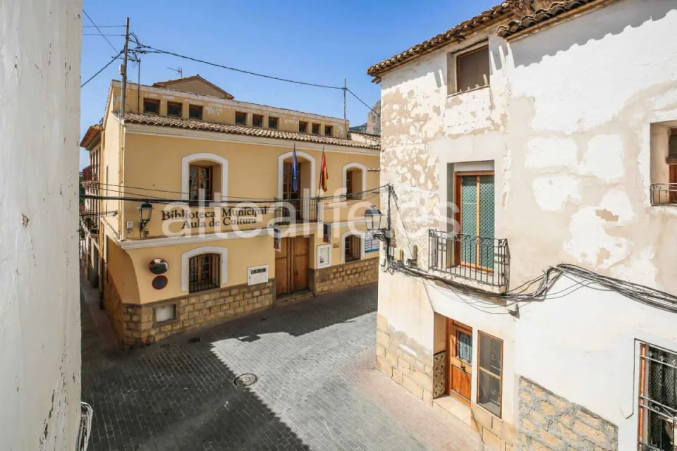 Casa de Pueblo en venta en Polop con Garaje y Buhardilla | Gran potencial en Casco Antiguo (29/30)