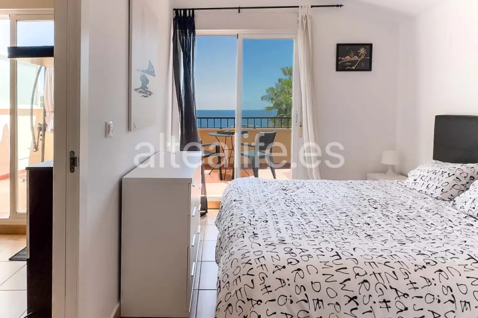 Apartamento con vistas al mar en Isla de Altea | Terraza, garaje y piscina (17/28)