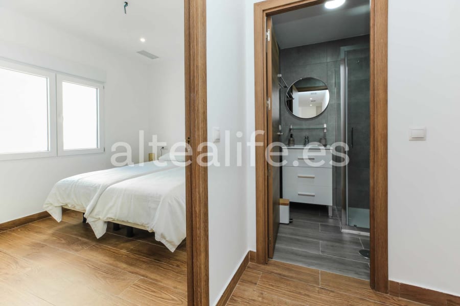 Apartamento con 2 Dormitorios en la zona de Avenida La Nucía (18/24)