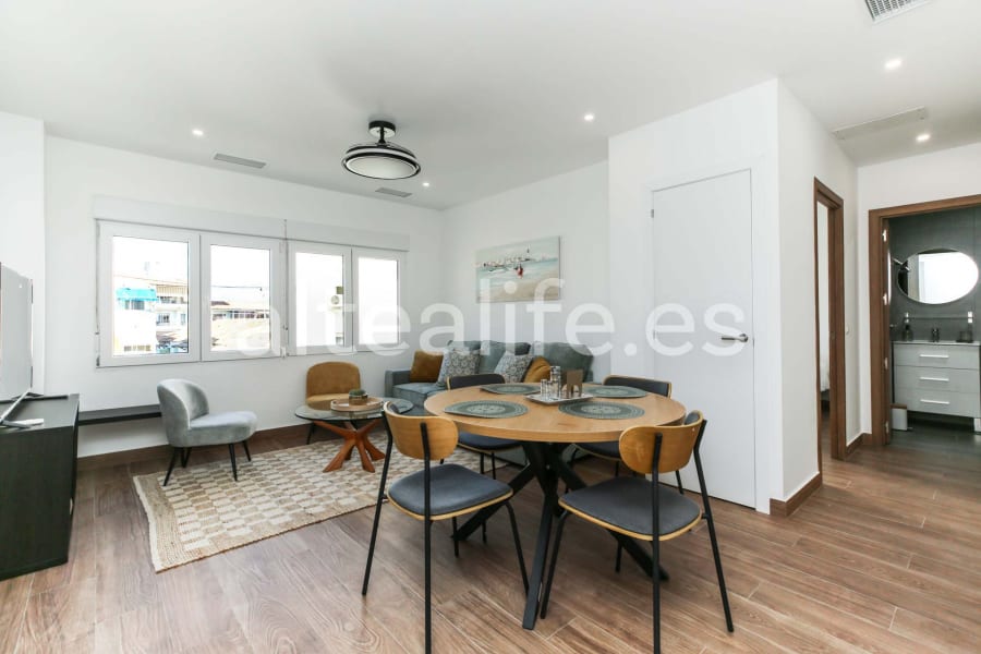 Apartamento con 2 Dormitorios en la zona de Avenida La Nucía (7/24)