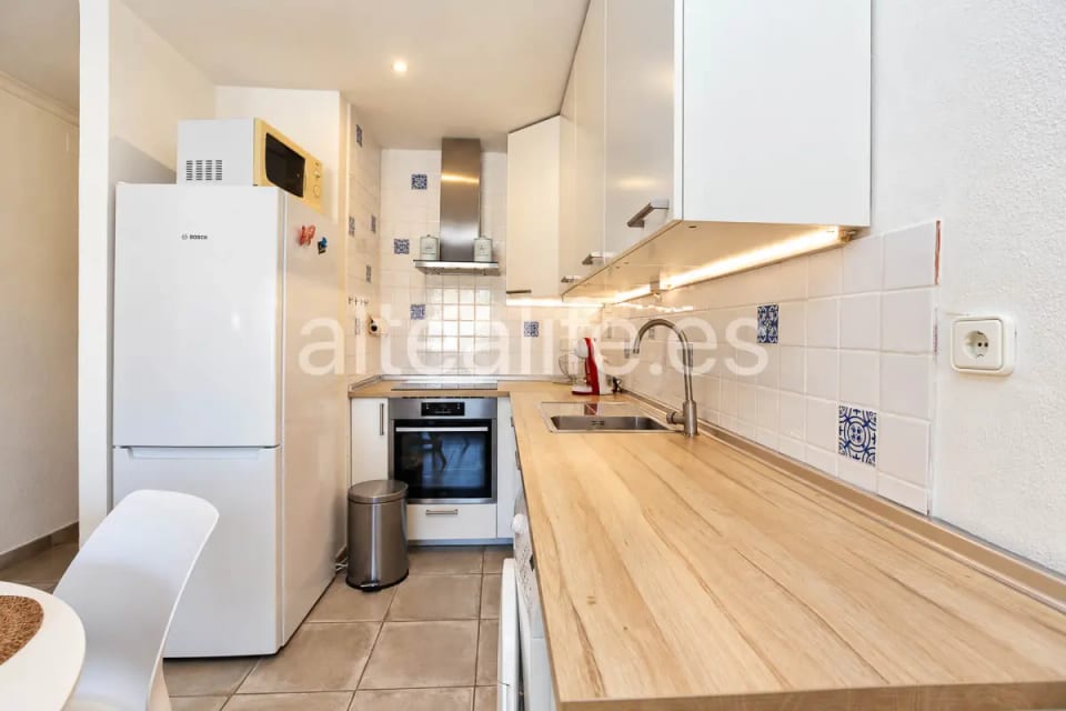 Apartamento Reformado en alquiler con Terraza y Piscina Comunitaria en Mascarat Altea (15/30)
