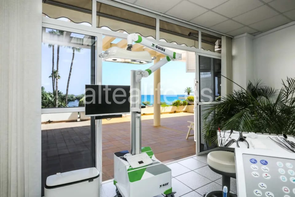 Local comercial de 515 m² con terrazas y vistas frontales al mar en Cap Negret Altea (18/30)