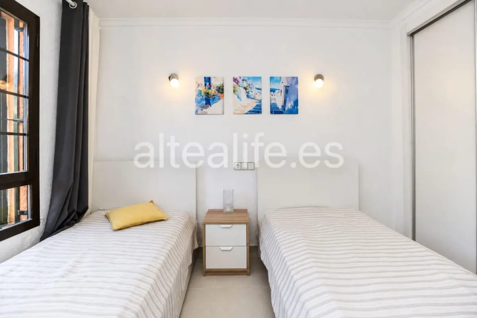 Apartamento Reformado en alquiler con Terraza y Piscina Comunitaria en Mascarat Altea (28/30)