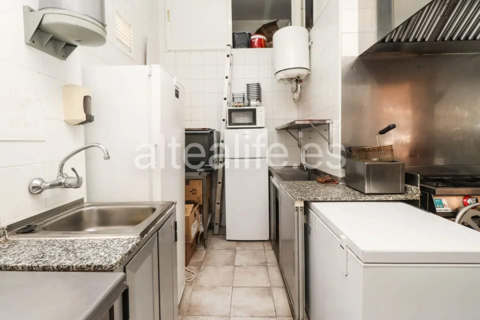 Local Comercial en Esquina con Equipamiento de Cafetería en la zona de Garganes (18/28)