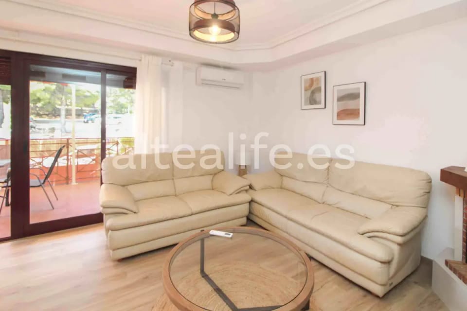 Villa de 3 Dormitorios con Terraza en El Tossal (8/30)