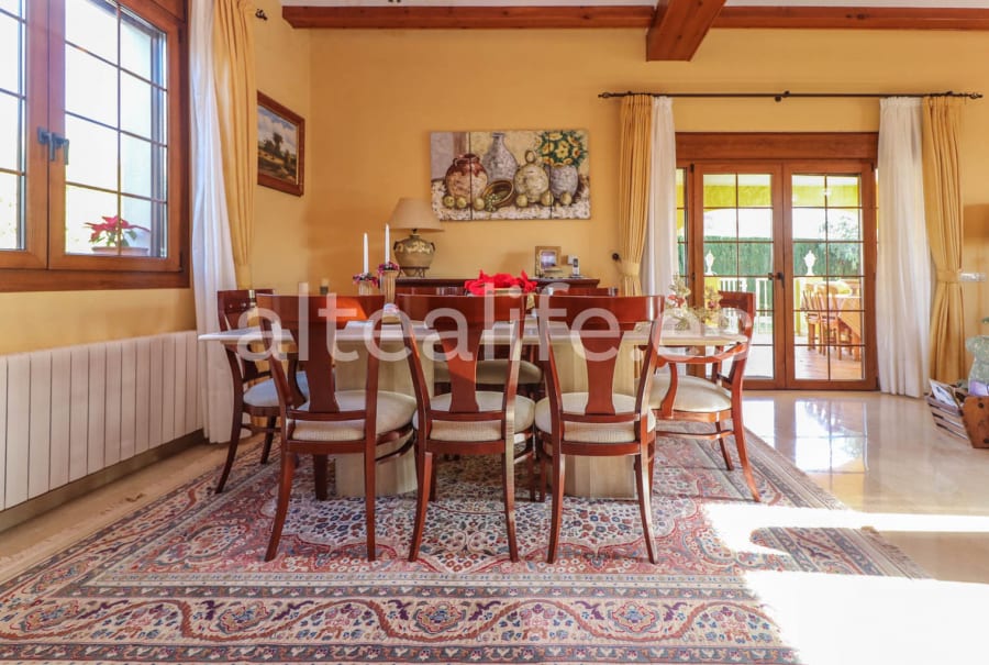Villa con Apartamento Independiente en Bello Horizonte (12/30)