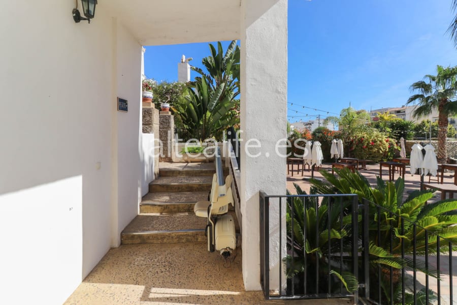 Casa de Pueblo con Piscina y Jardines en la zona de la Estación de Tren (29/30)