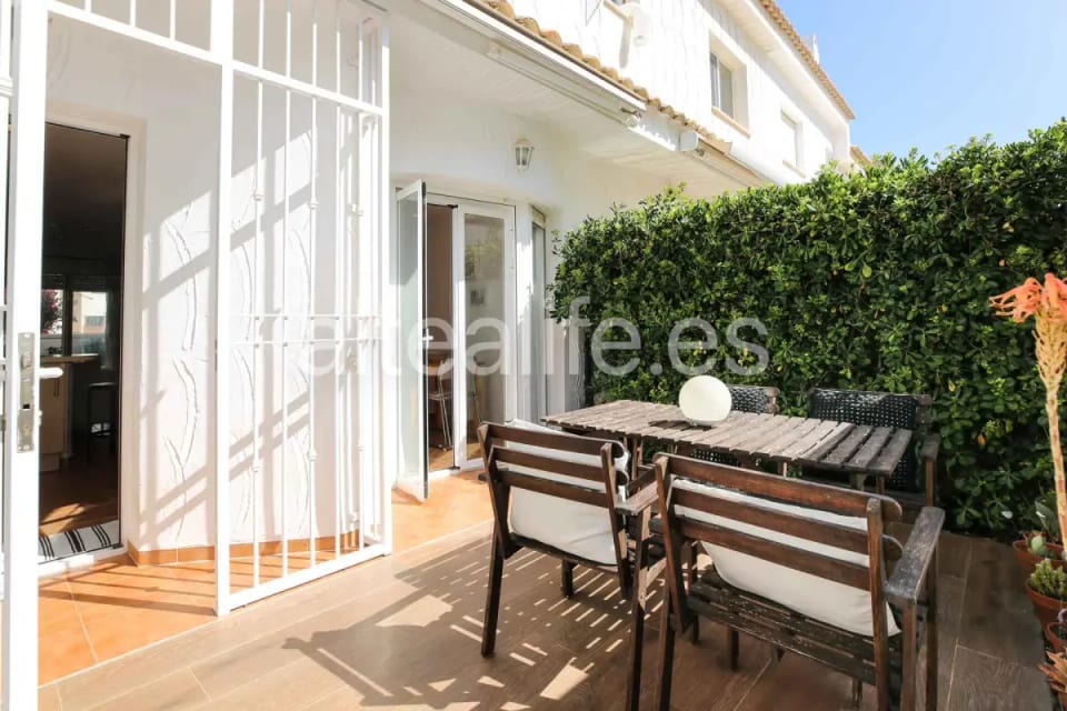 Bungalow en Esquina en Venta en La Nucía | Terrazas, Solárium y Piscina (22/30)