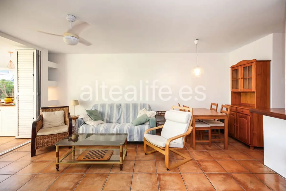 Apartamento Bajo en Primera Linea de Playa en la zona de Cap Negret (5/30)