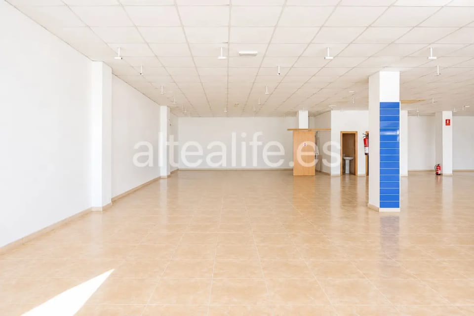 Alquiler de local Comercial de 310 m2 y amplios escaparates en Altea (11/17)