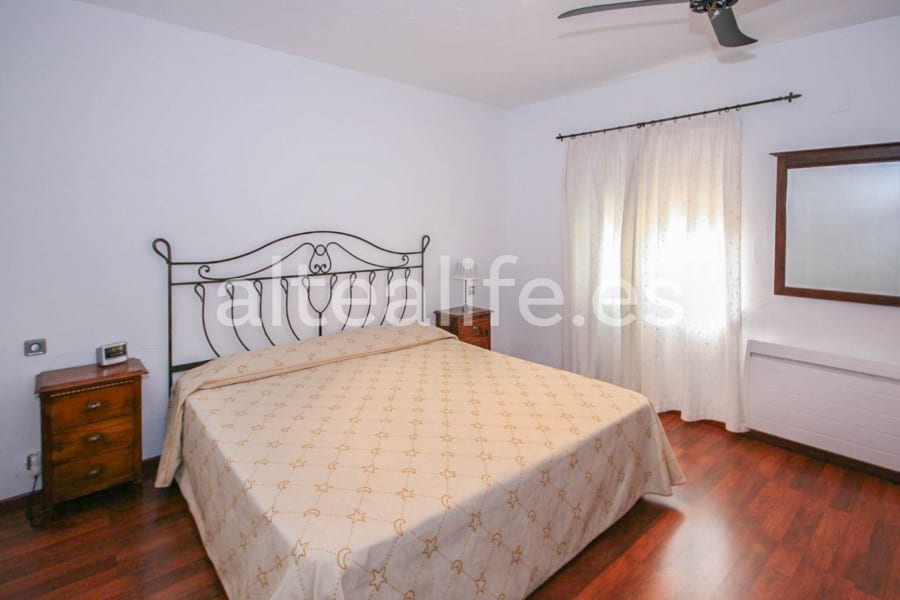 Villa con Apartamento Independiente en la Nucía (10/30)
