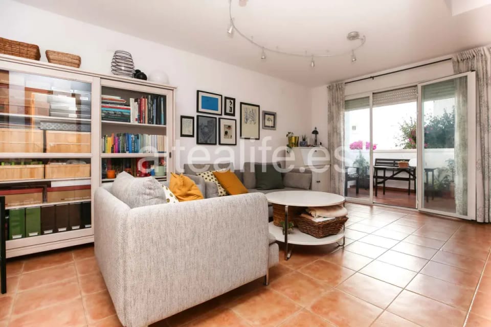 Bungalow en Esquina en Venta en La Nucía | Terrazas, Solárium y Piscina (6/30)