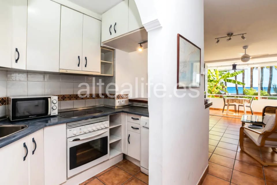 Apartamento Bajo en Primera Linea de Playa en la zona de Cap Negret (14/30)