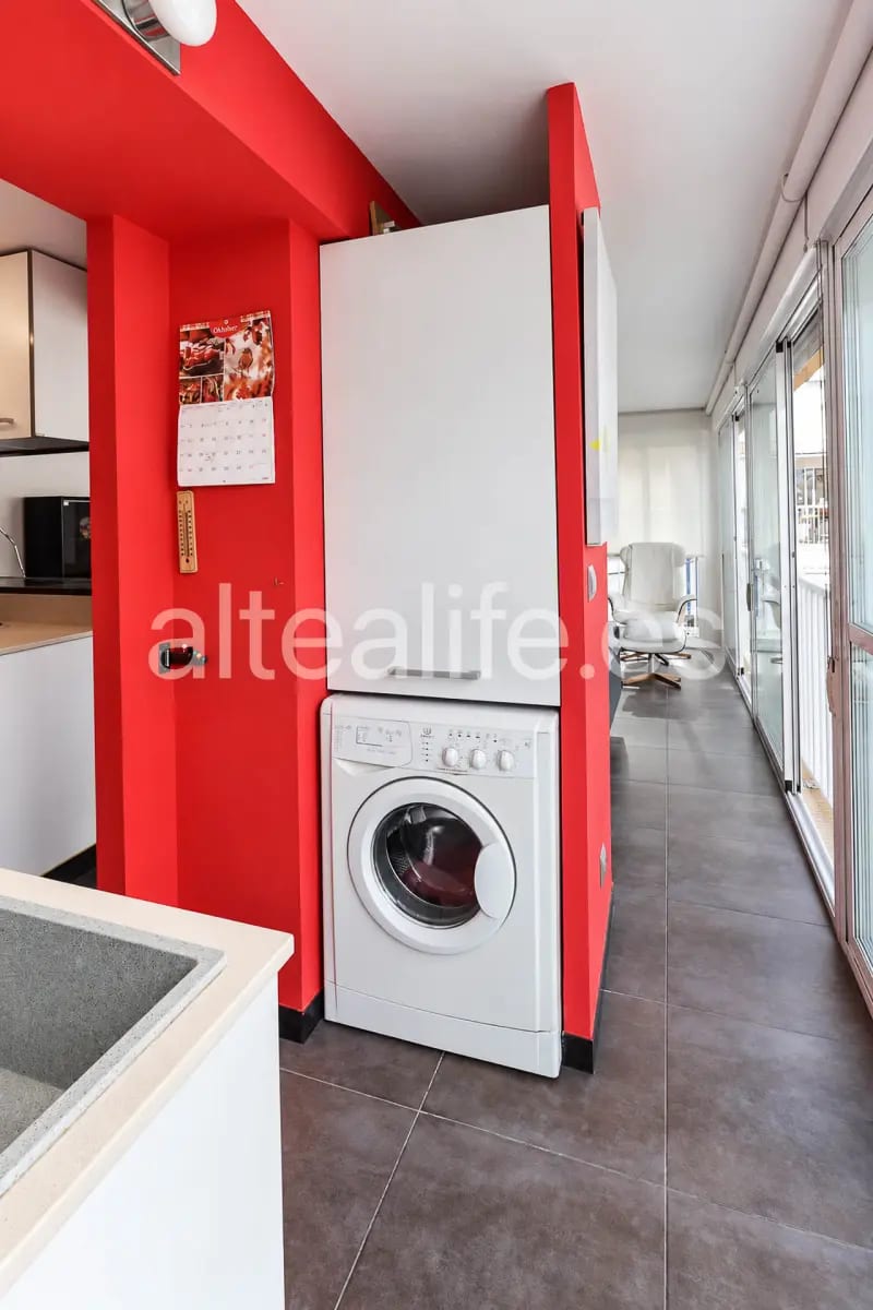 Apartamento reformado en primera línea de playa con parking en Cap Negret Altea (17/30)