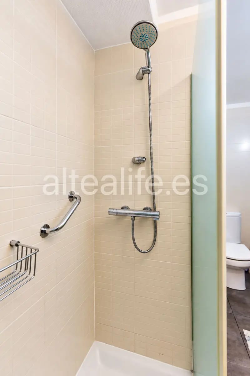 Apartamento reformado en primera línea de playa con parking en Cap Negret Altea (23/30)
