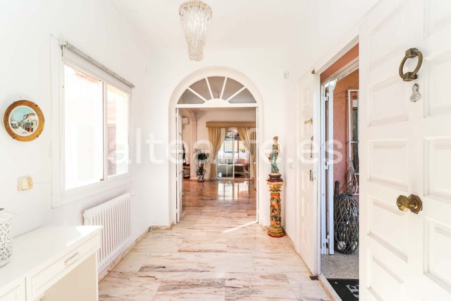 Villa con Piscina y Jardín en la zona del Albir (12/30)