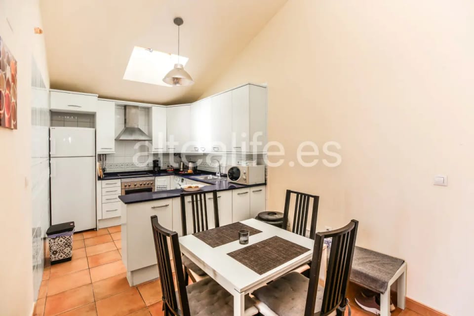 Apartamento con vistas al mar en Isla de Altea | Terraza, garaje y piscina (9/28)
