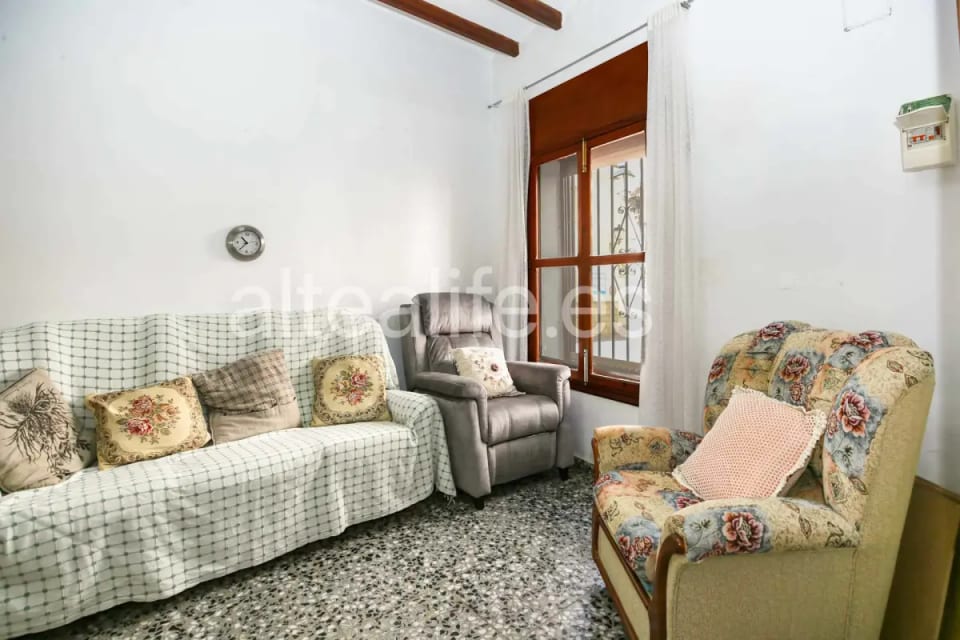 Casa de Pueblo en venta en Polop con Garaje y Buhardilla | Gran potencial en Casco Antiguo (5/30)