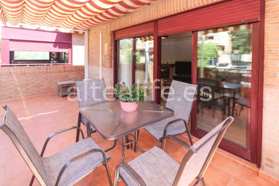 Villa de 3 Dormitorios con Terraza en El Tossal (5/30)