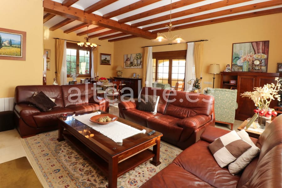 Villa con Apartamento Independiente en Bello Horizonte (6/30)