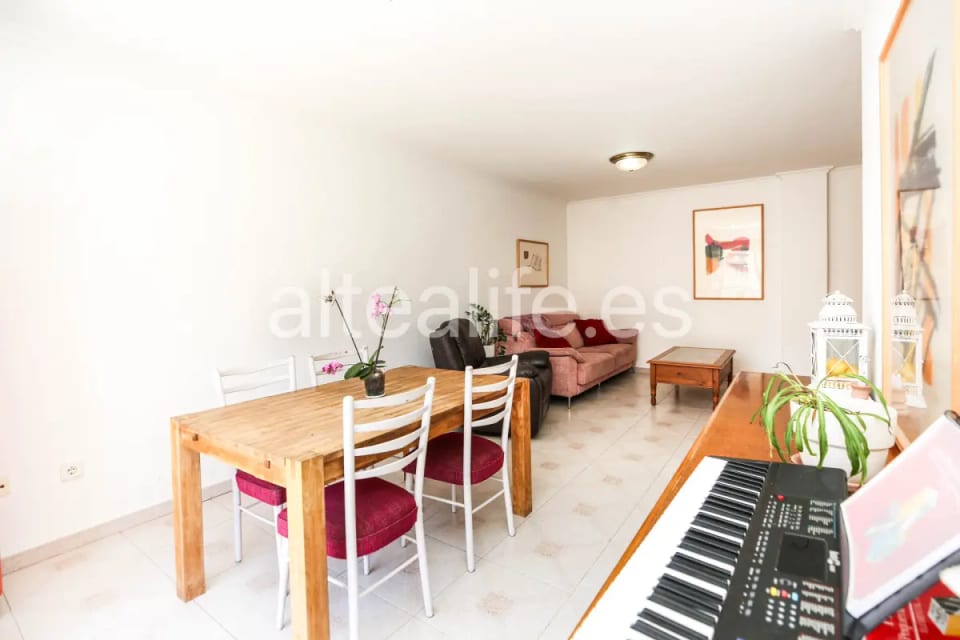 Apartamento Amplio en Venta en el Centro de Polop con Ascensor y Balcones (7/30)