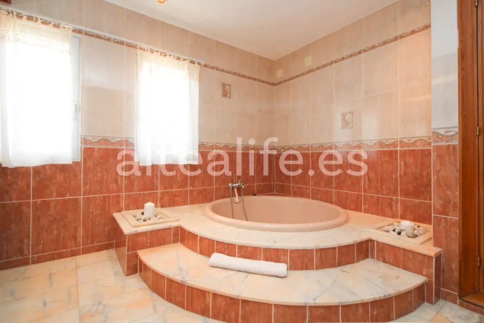 Villa con Piscinas, Vistas y Amplias Terrazas en La Nucía (25/30)