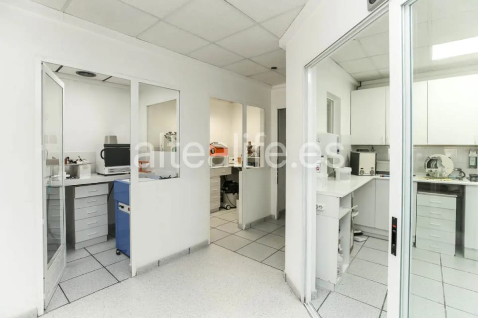 Local comercial de 515 m² con terrazas y vistas frontales al mar en Cap Negret Altea (27/30)