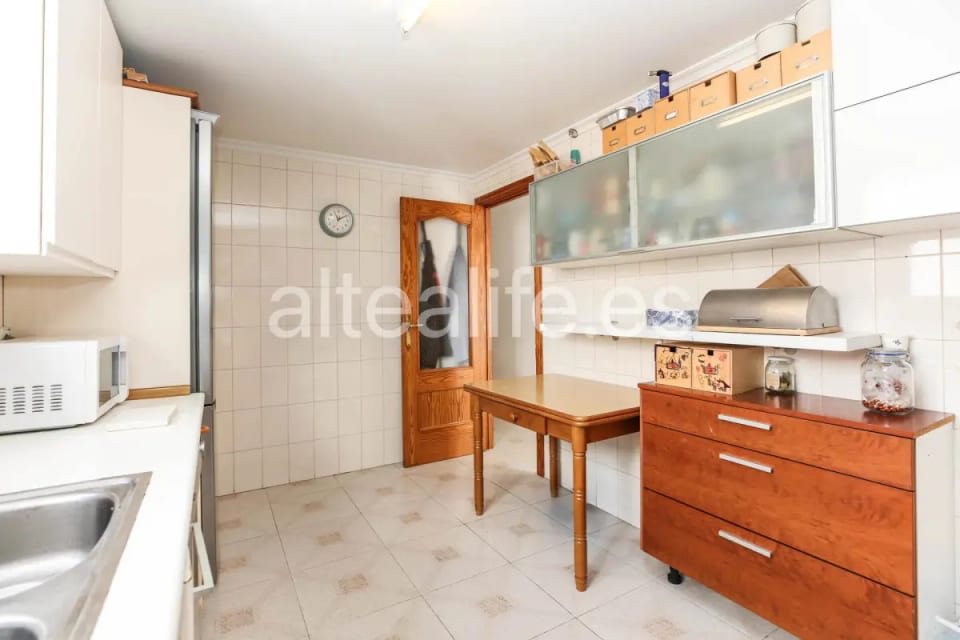 Apartamento Amplio en Venta en el Centro de Polop con Ascensor y Balcones (18/30)