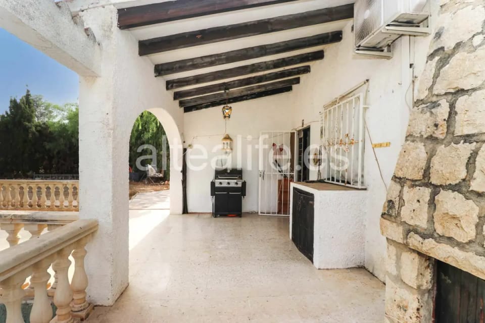 Villa en venta en La Nucía con Piscina privada y Gran Potencial de Reforma (6/30)