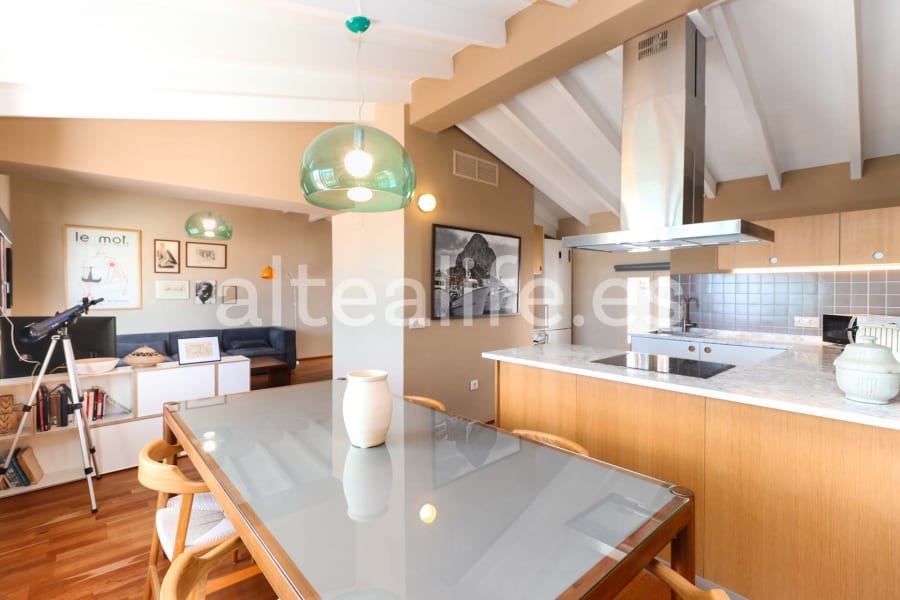 Casa de Pueblo con 2 Apartamentos y Vistas al Mar en el Casco Antiguo (13/30)