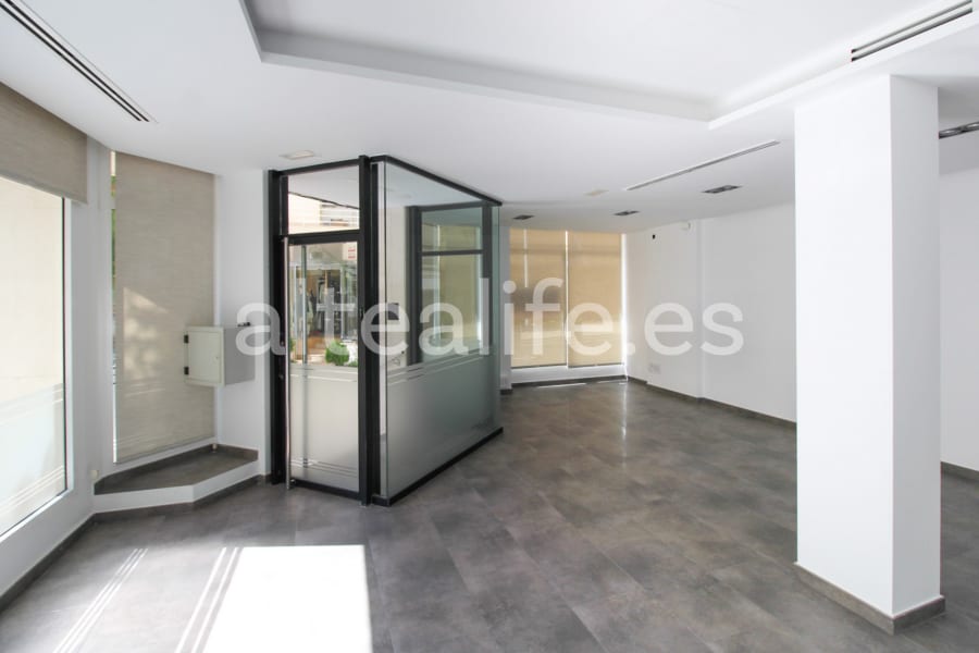 Local Comercial con Grades Escaparates en Centro de Altea (5/9)