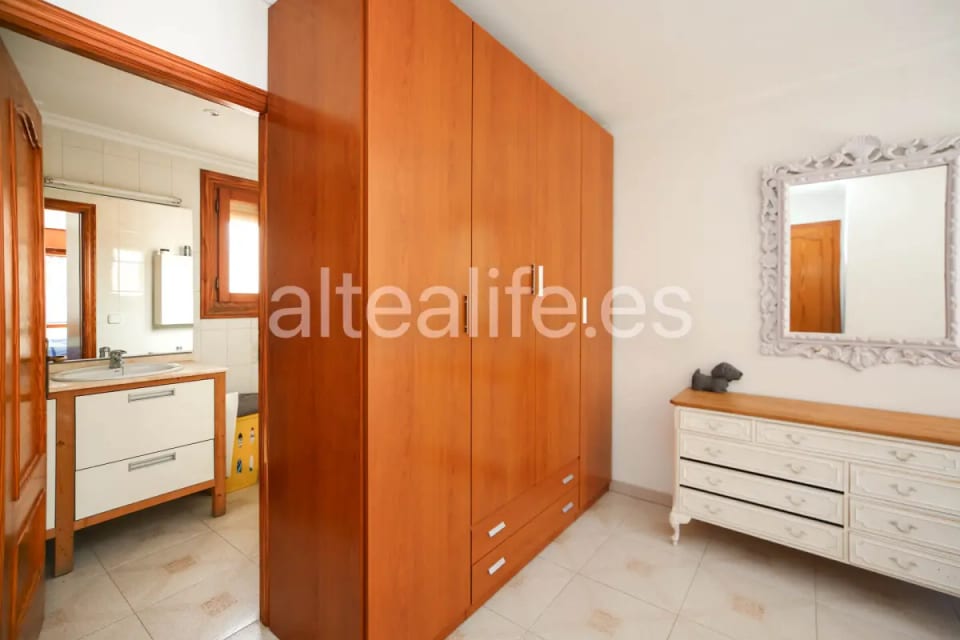 Apartamento Amplio en Venta en el Centro de Polop con Ascensor y Balcones (24/30)