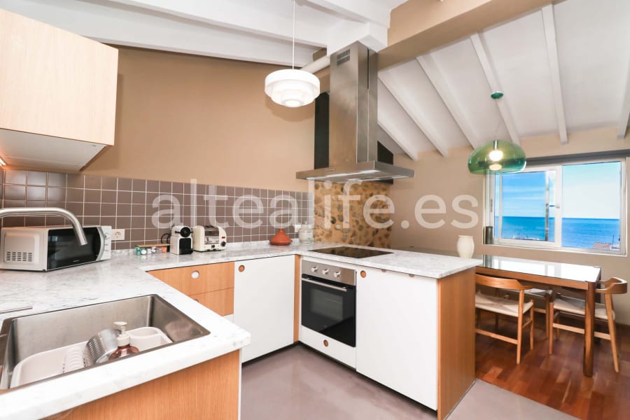 Casa de Pueblo con 2 Apartamentos y Vistas al Mar en el Casco Antiguo (20/30)