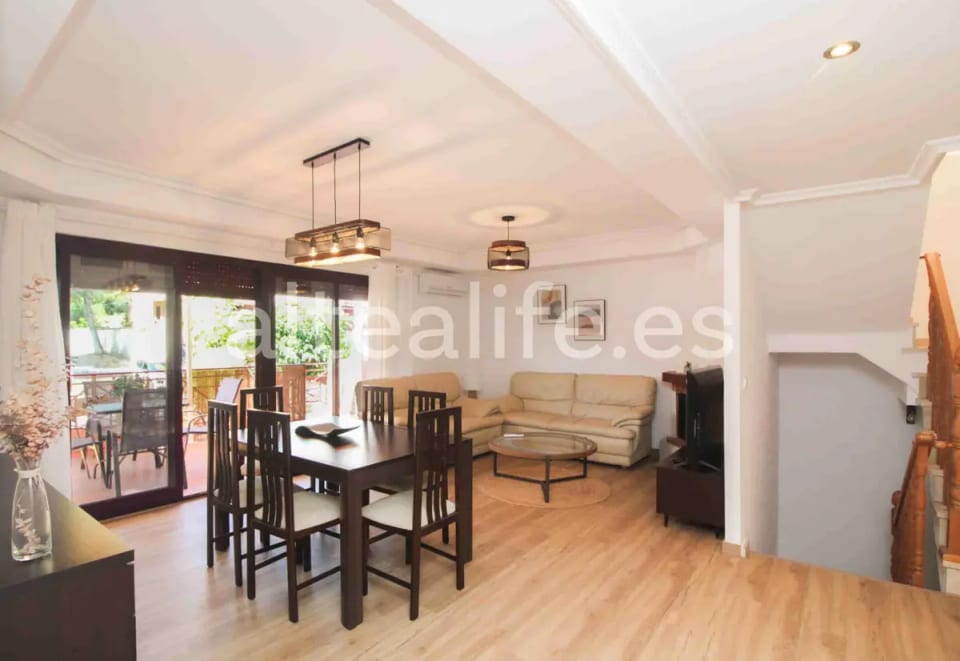 Villa de 3 Dormitorios con Terraza en El Tossal (11/30)